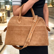 Lisa, the ultra-fashionable spacious bag in suede