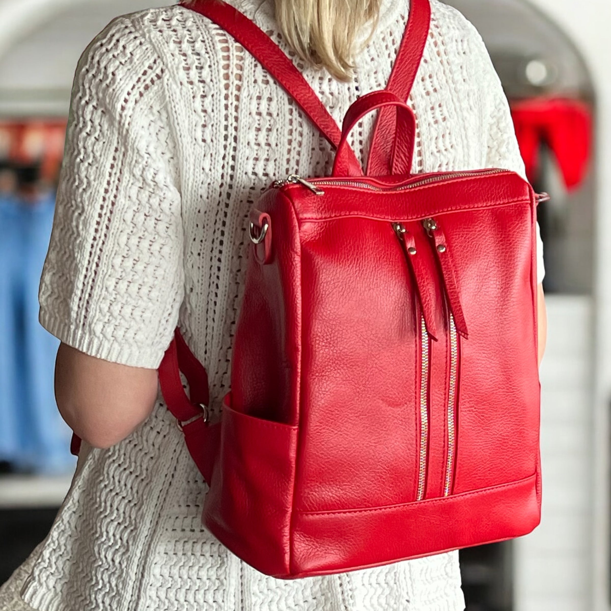 Patrizia, the super versatile: backpack, handbag, shoulder bag in one!